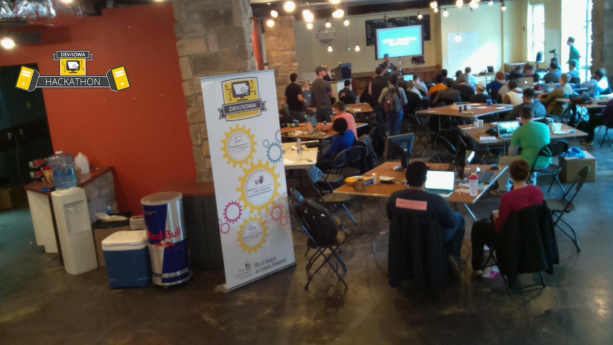 telescopeia's tweet photo. Presentations are starting! #hackiowa http://t.co/YuVVGm7qhz