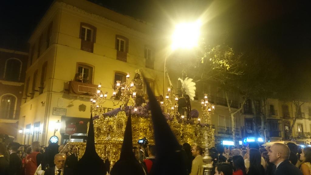 hdadlaestrella's tweet photo. El Cristo de las Penas hace su saludo a la @HdadBaratillo http://t.co/uBtCiGA37g