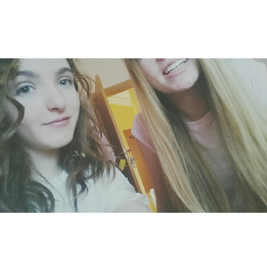 carlachupachup's tweet photo. @Andrea_YoMisma Eres la Mejor amiga del mundo y pase el tiempo que pase lo seguirás siendo http://t.co/T6TTGpOGaq