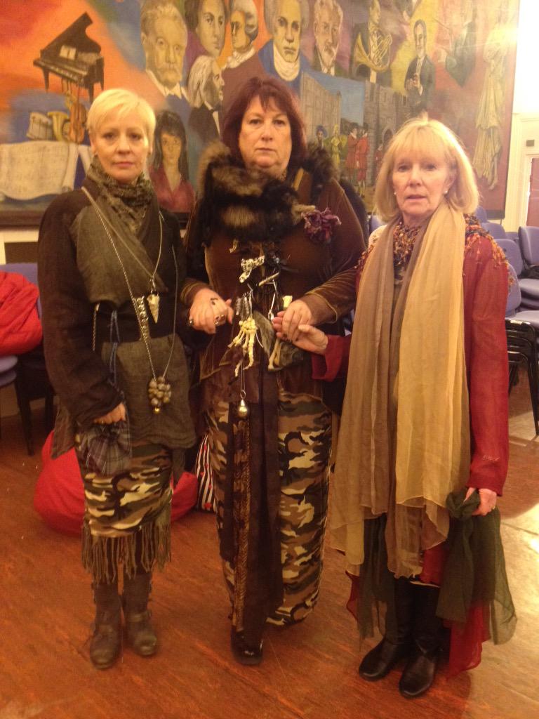 RAFTAMacbeth's tweet photo. "The Wyrd Sisters hand in hand" http://t.co/qaSggLakMj