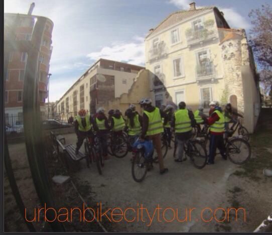 UrbanBikeMplTO's tweet photo. #selaisserguider une #balade #street Art 100%urbaine by #urbanbikecitytour #Montpellier #Écotourisme #Slowtourim http://t.co/Bum3zz8e50
