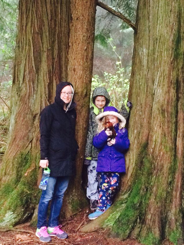 CoryWelch5's tweet photo. Family hike http://t.co/F8c0gyLr33
