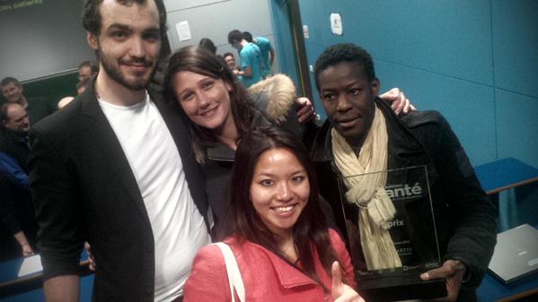Hi_Camille_'s tweet photo. Pharma + Dev + Coach in perfect unison! @Shermannosaurus @HongMyriam @Pharmaon @w_dron #SpiritOfVictory #esantehack http://t.co/OEkh2Iw0Uf