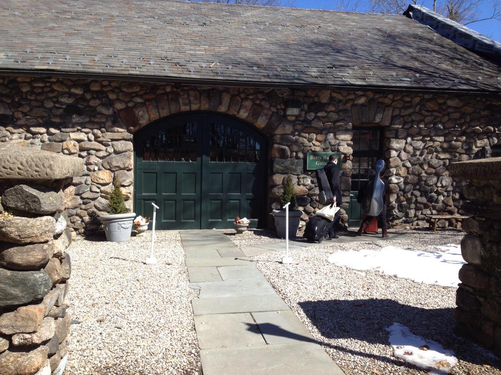 JeremyCSQ's tweet image. Prepping for our concert in New Canaan @CarriageBarnArt Excited for the concert!!