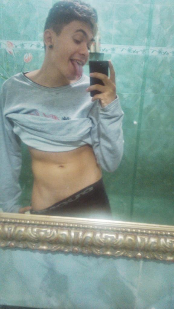AndCollares's tweet photo. Cafajeste um brinde 🎶👀#projeto2015 http://t.co/t2GGVxUpI9