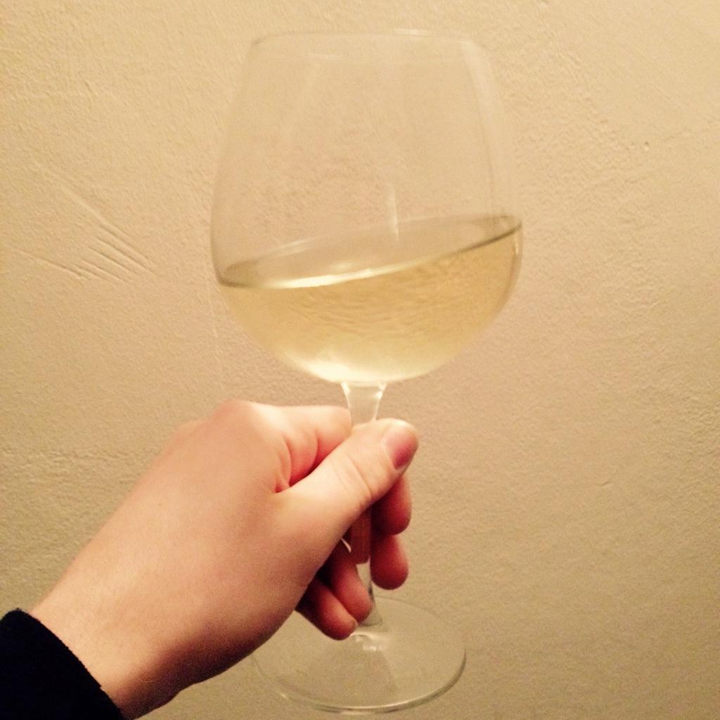 Wills_Green's tweet photo. Purchased VERY large wine glasses. #Smart or #SMARTESTTHINGEVER http://t.co/aDQxKYRU2F