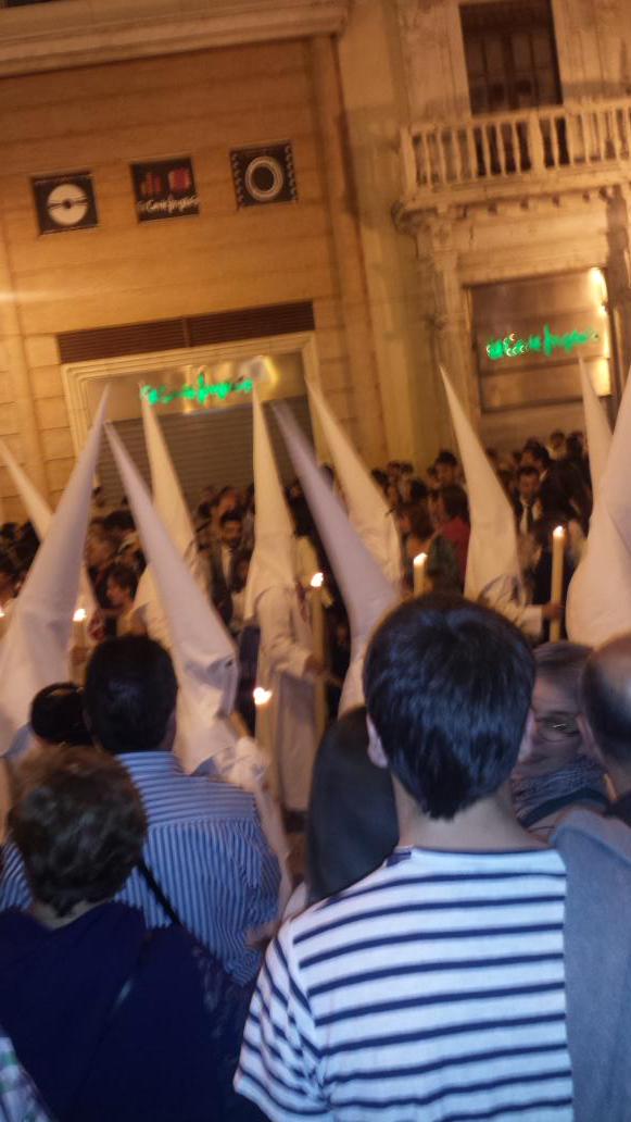 Marinablady's tweet photo. Viendo a @Paqui_Derma  realizando su estacion de penitencia. http://t.co/DlngNoCdPw