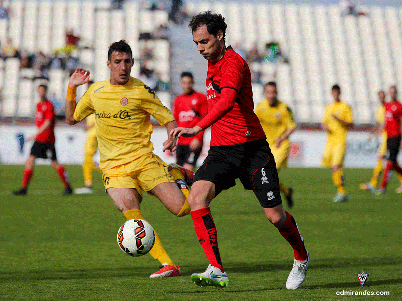 CDMirandes's tweet photo. CRÓNICA | El libre directo de Richy dicta sentencia en Anduva en un partido muy disputado http://t.co/UIwsiHDsL0 http://t.co/lPI29QDy0u