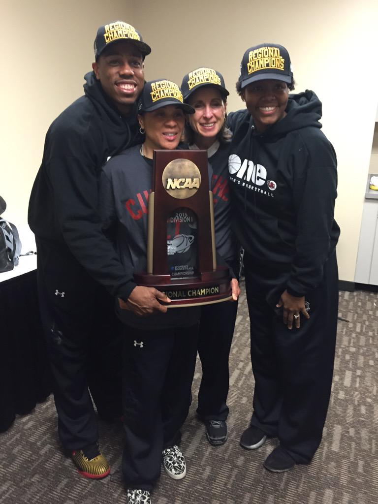dawnstaley's tweet image. To share this moment with @Coachboyer @NikkiMccray15 @DariusTaylor is truly special. ❤️my family. #one #final4bound