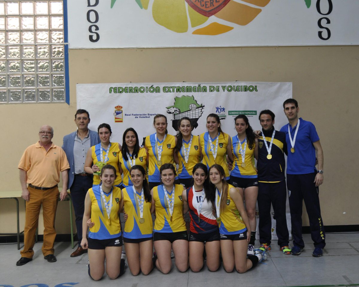 voleylicen's tweet photo. Nuestro equipo senior se proclama campeón de Extremadura por segundo año consecutivo. http://t.co/3hfWF0ckku