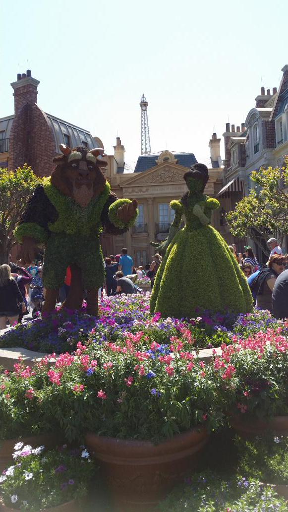 fourms2go's tweet photo. Loving the topiaries at Epcot! http://t.co/uLtJChorO0