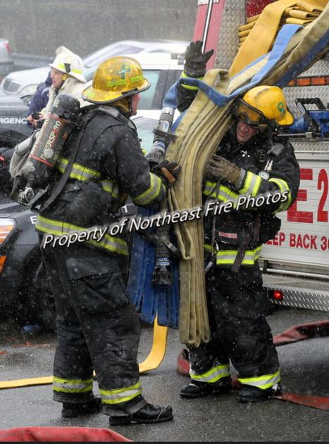 NortheastFireph's tweet image. Fall River ff's stretch a line at 4th alarm on Irving. Pics at northeastfirephotos.smugmug.com #fallriverfire