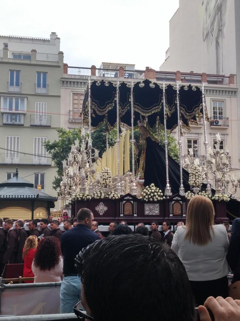 salvafc80's tweet photo. Entrando dolores y esperanza por la alameda por primera vez @HdadyPaciencia http://t.co/i6fwTpQ639