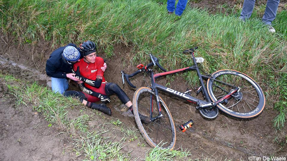 sporza_koers's tweet photo. IN BEELD: De veldslag in Flanders Fields http://t.co/6PwScCgjKB #gw http://t.co/t8zZD0VPTF