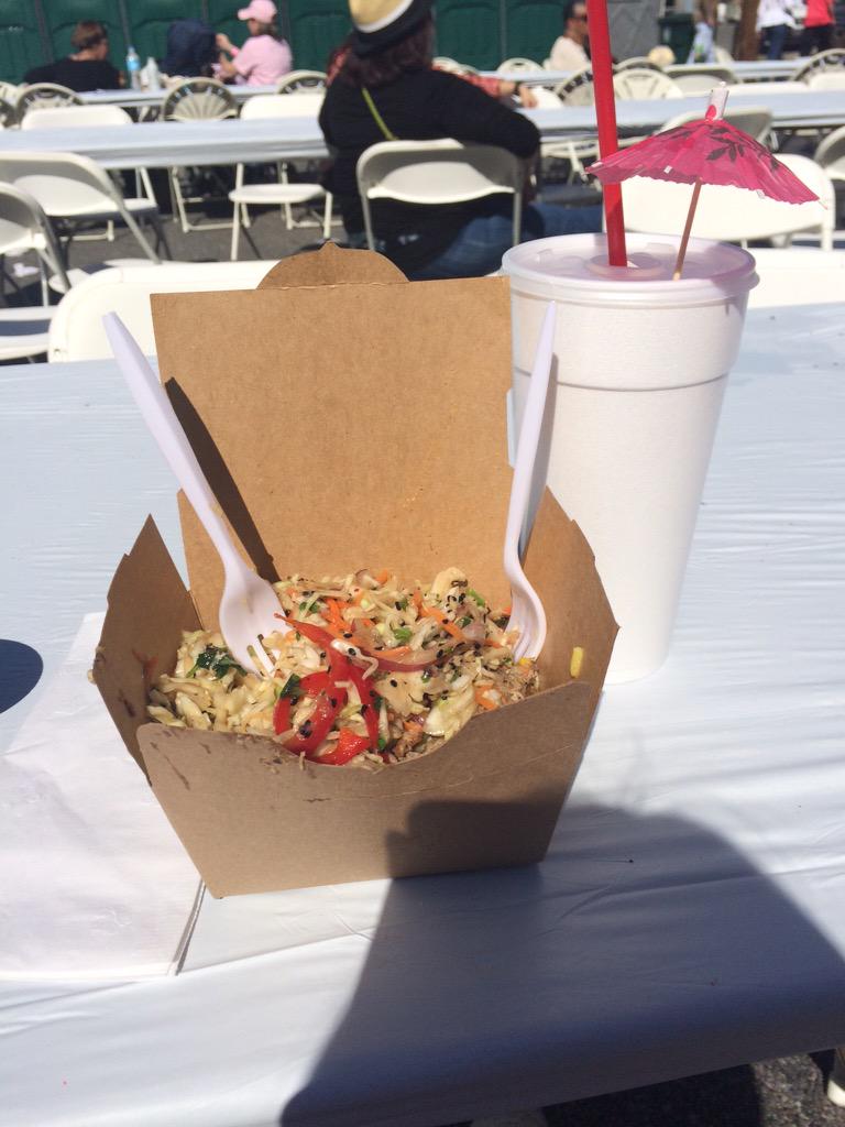 SimplySarvin's tweet photo. I love you food trucks http://t.co/FBMkAdhhoW