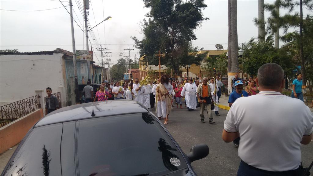 Hoy estuvimos con la comunidad en la misa de domingo de ramos . OPERATIVO SEMANA SANTA 2015