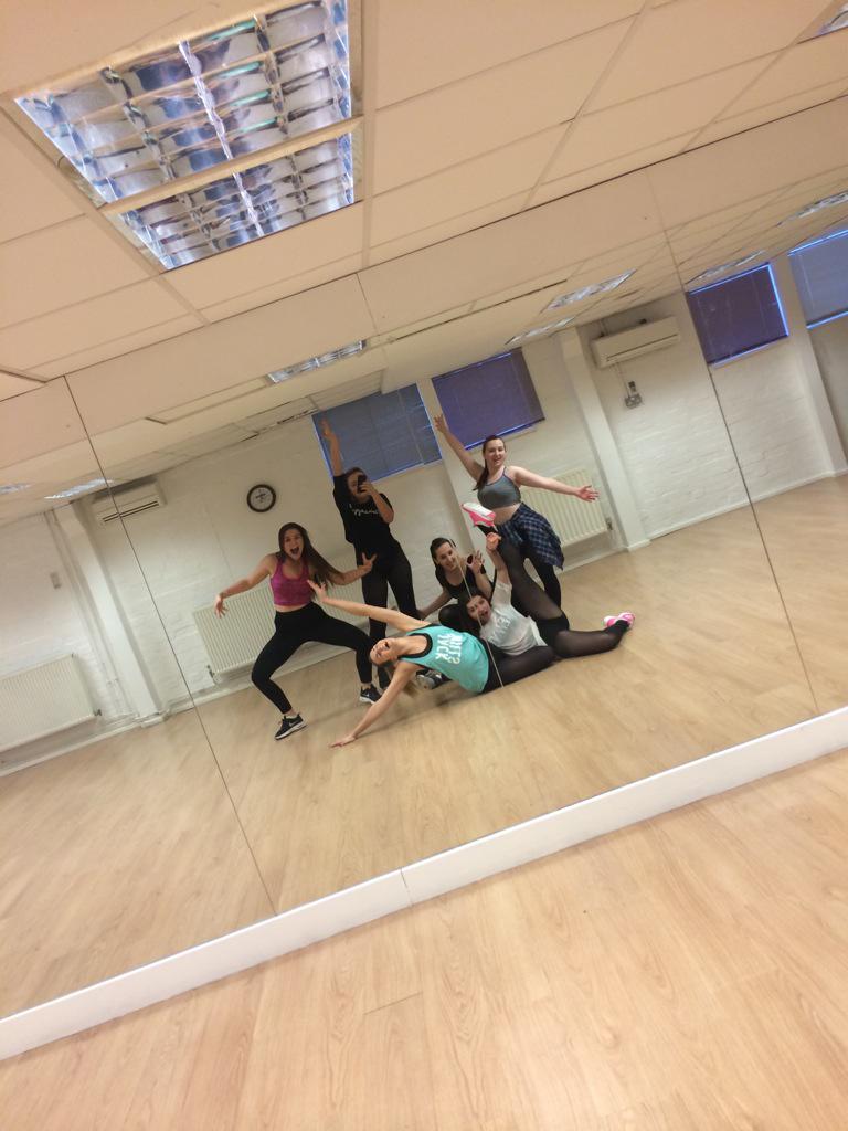 luciemaygs's tweet photo. Good luck to all my squad tomorrow with our audition for CPA Studios, love you all💞👯 http://t.co/WLuz4akGrM