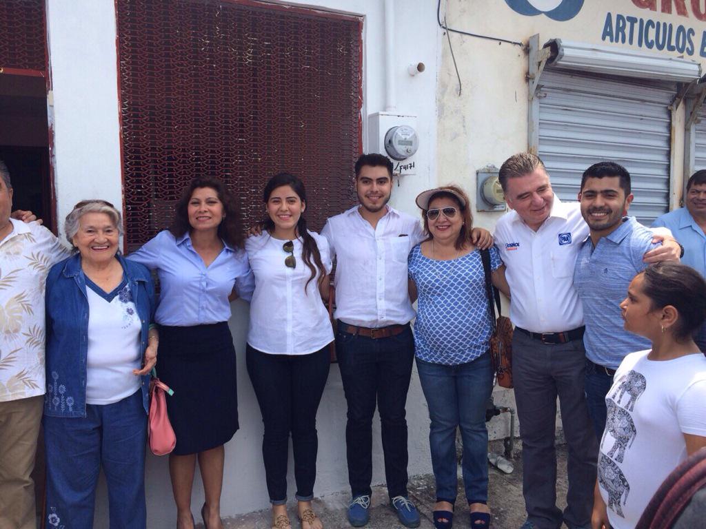 janini_casanova's tweet photo. Agradezco a todos los que me acompañaron en mi registro como Candidata a Diputa Local, por el X Distrito. http://t.co/UlFoBca36w