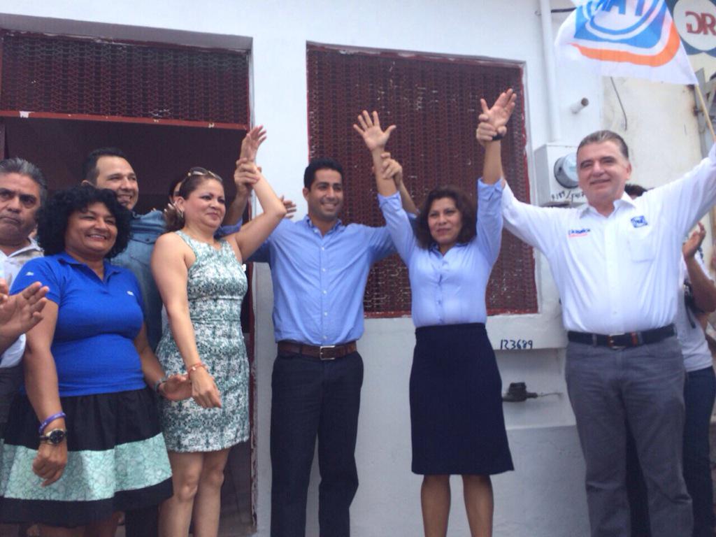 janini_casanova's tweet photo. Agradezco a todos los que me acompañaron en mi registro como Candidata a Diputa Local, por el X Distrito. http://t.co/UlFoBca36w