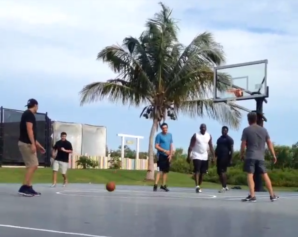 GolfWRX's tweet photo. VIDEO: Michael Jordan and Tom Brady play basketball against @Keegan_Bradley and @LukeDonald: http://t.co/CrvXJxvcVw http://t.co/TywDhiqscL