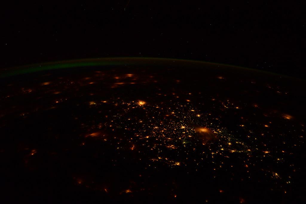 AstroSamantha's tweet image. Flying over the Adriatic, looking East onto the Balkans. Anyone knows what the green lights are? #HelpRequired
