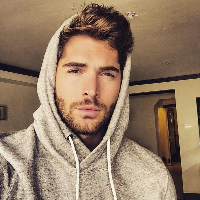 BEAUTlFULPPL's tweet photo. Nick Bateman http://t.co/hvXZ9Lu0YK