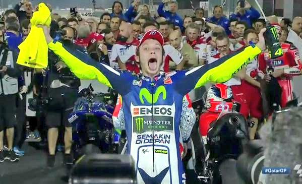 simonabati9's tweet photo. Edition 2015 by @ValeYellow46
"La moto estaba fantรกstica y paso a paso he ido llegando"
#Bravissimo #TripleteItaliano http://t.co/MBaUmQuFVX