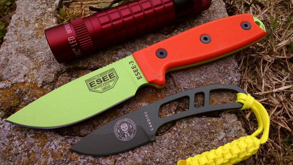 knifeguy68's tweet photo. Colorful Sunday. #esee3 #eseecandiru #maglite http://t.co/Ftn9aXSFM2