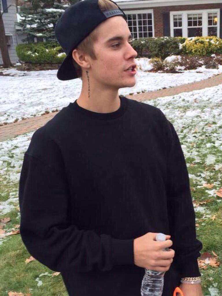 BEAUTlFULPPL's tweet photo. Justin Bieber http://t.co/rS3FTLJqvj