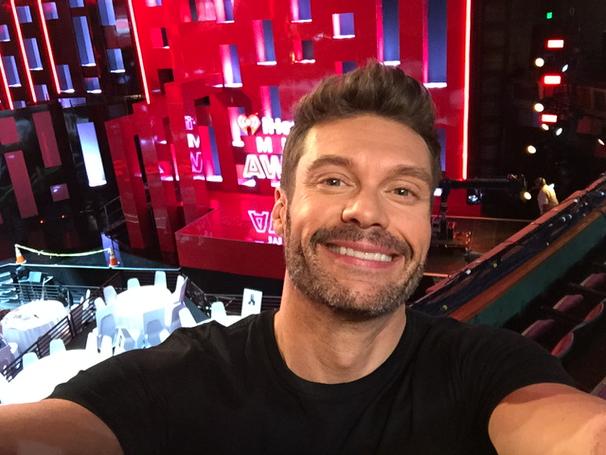 RyanSeacrest tweet picture