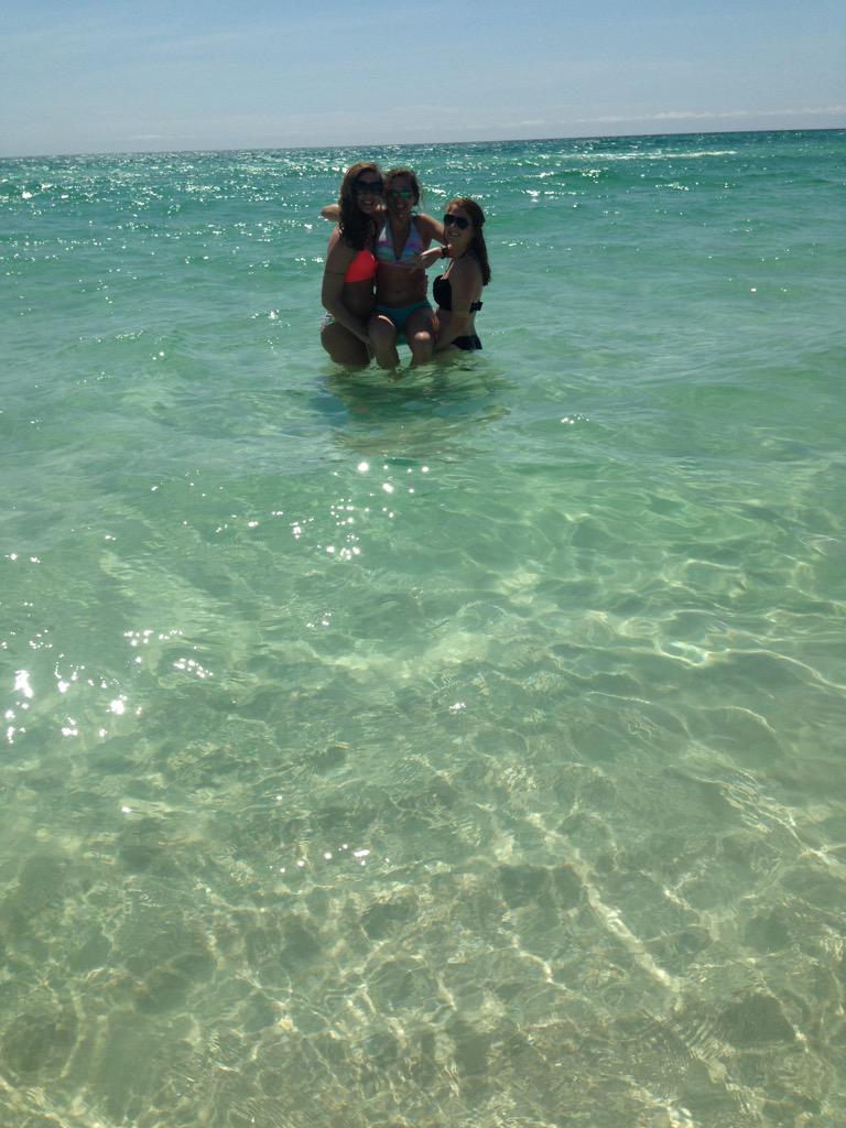 RileyRoberts2's tweet image. Life is a beach, I'm just playing in the sand.