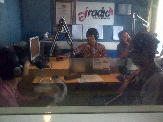 MDGco_'s tweet image. Cover song Terhebat..by @bismakarisma di 105.1 FM @iradiobdg