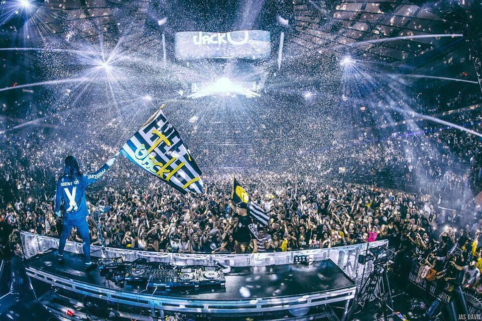 pachusadoptado's tweet photo. Se viene el mejor cierre del #ULTRALIVE con #Skrillex !!!! 👽😃 http://t.co/NydF6musWM