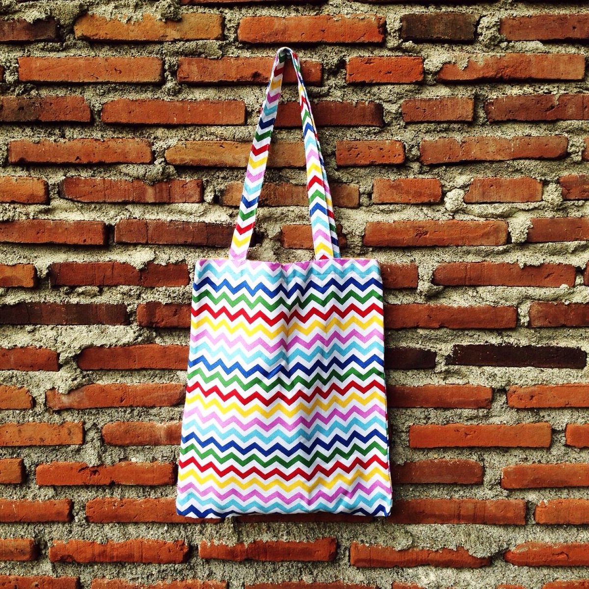 Wavey rainbow totebag. 70K 😊