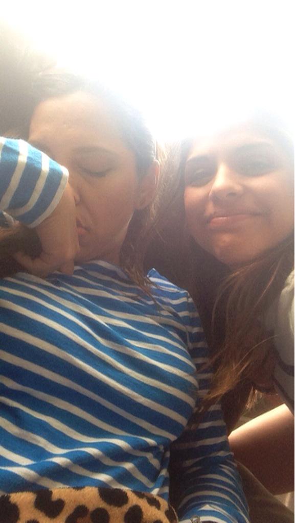 dollsaayy's tweet photo. Sleepy mom aww so cute http://t.co/5XJKr5vxVb