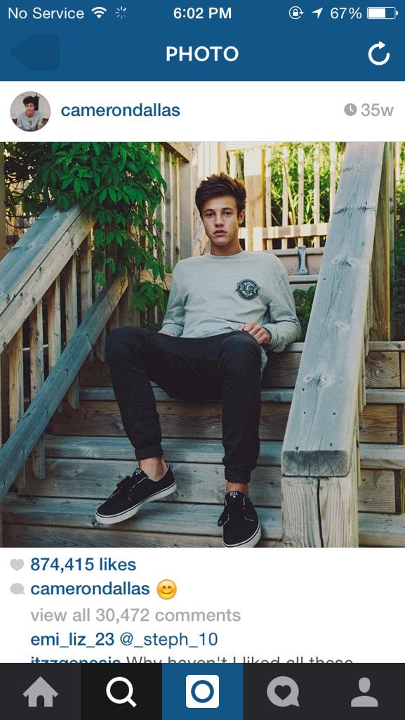 IsbaeAshley's tweet photo. Cameron is smoking Hott #iHeartAwards http://t.co/OygHP3FWGA