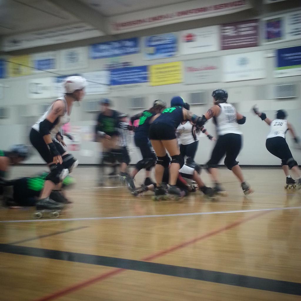 StitchedSticker's tweet photo. Good times at the @MissionCityBB bout yesterday! Saw lots of friendly faces. 💕 #rollerderby #brawlinbetties http://t.co/bjkeAvN8hi