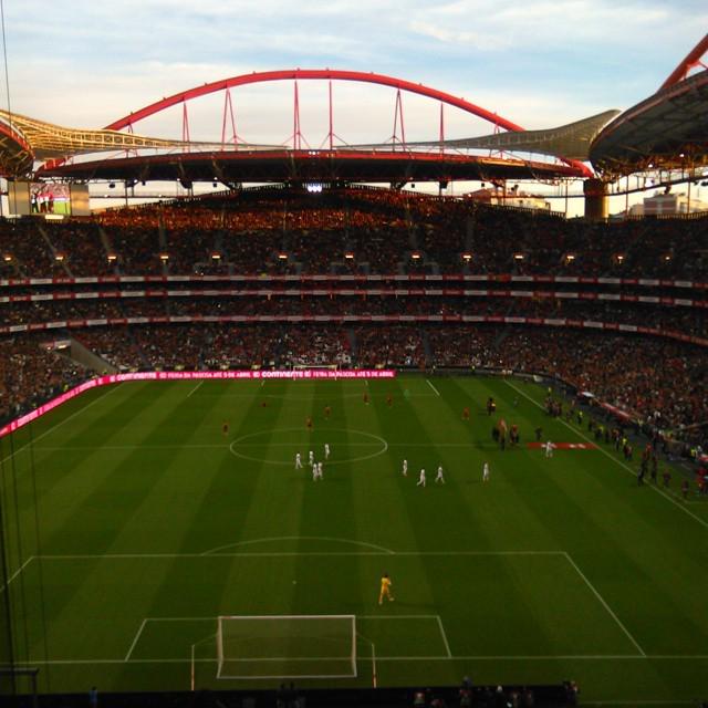 GloriosoSLBApp's tweet photo. "Estádio da Luz, o maior de Portugal! A tua beleza real dá-te um valor tão profundo!" #portugal #servia #pdslive #q… http://t.co/2Rjyw6XfzA