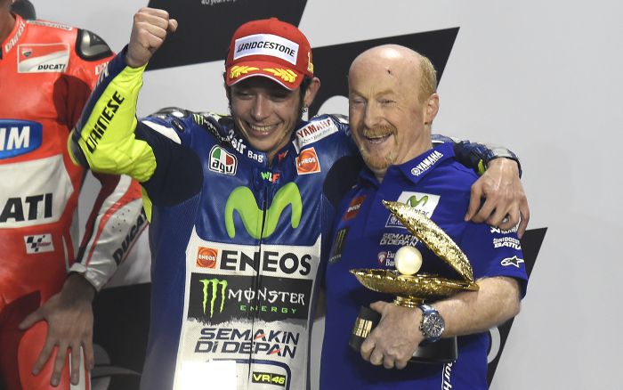 bgmotogp's tweet photo. 2015 #QatarGP. Valentino Rossi wins the #MotoGP race at @lusailcircuit becoming the oldest rider to win the opening premier-class race of the season since Harold Daniell (1949, #IoMTT) https://t.co/AeYQ4Ck6Ig