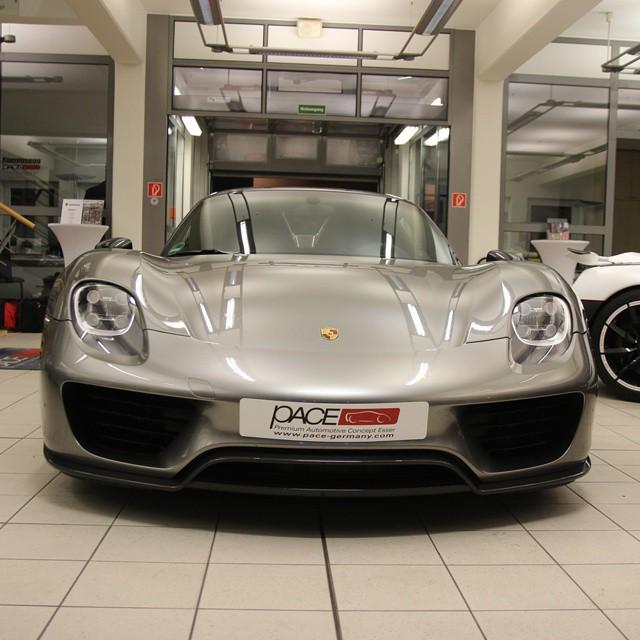 OnlyCarrera's tweet photo. Porsche 918 Spyder #porsche #918spyder #918 #porsche918 #carbonfibre #carbon #hypercar #hybrid #pace #pacegermany #โฆ http://t.co/zvl2zaBSzF