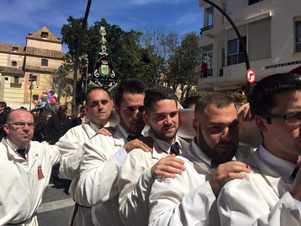 ManueRomG's tweet photo. Otro año más cumpliendo el domingo ramos debajo de mi virgen de la merced!!! http://t.co/YdiS4zSOjS