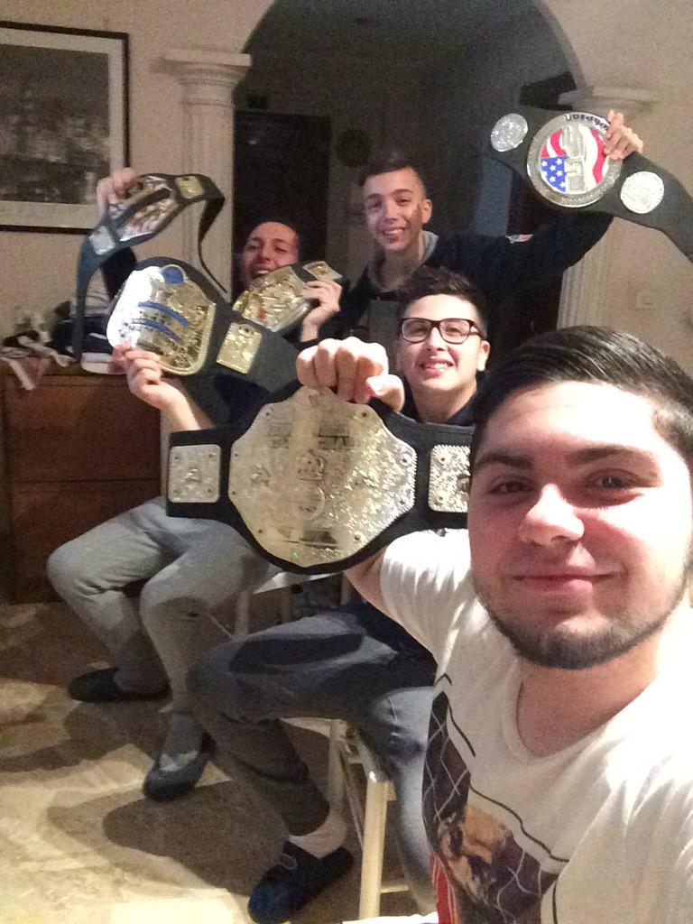 AleStone_'s tweet photo. #skywwe selfie tutto per voi salutateci http://t.co/2VZVCQpXe7
