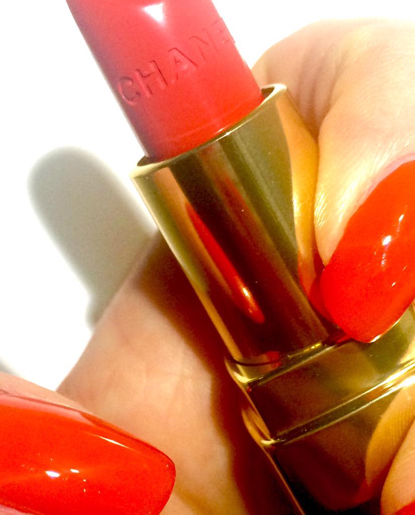 SundayNails's tweet photo. Bright, Beautiful, Bold. We turn #JudoRed @victoriabeckham @nailsinc for today's #SundayNails http://t.co/6ODhyBHIq3 http://t.co/4yzchHurWu