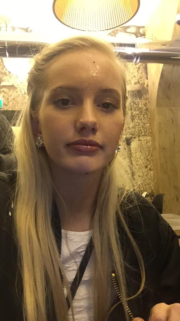 Í Mc.polandi er Mc.donalds vörður sem ætlar að setja mig i fangelsi fyrir að fá flörra i smettið!?!???! #SlakamaR