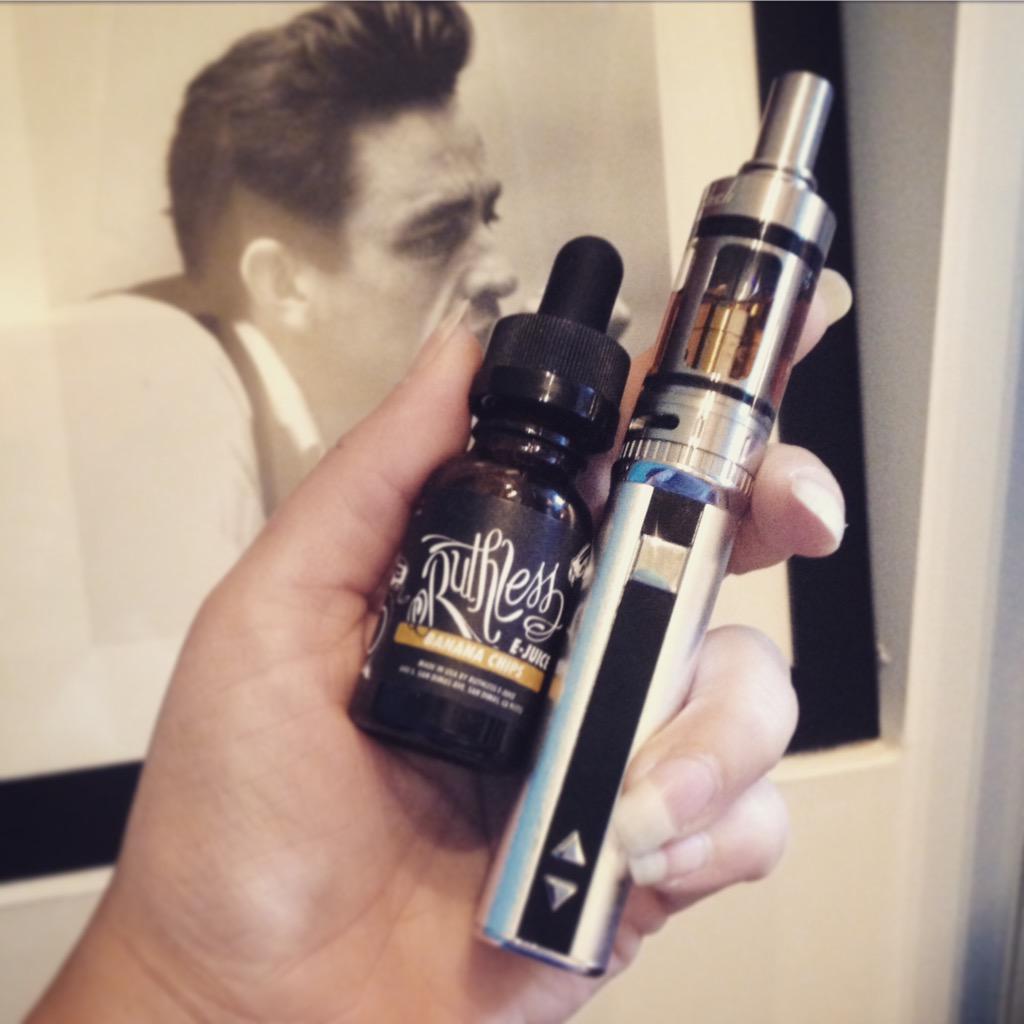 ThunderbirdVape's tweet image. Dammed if that Subtank doesn't look wicked with the black rings! #vape #subohm #kangersubtank