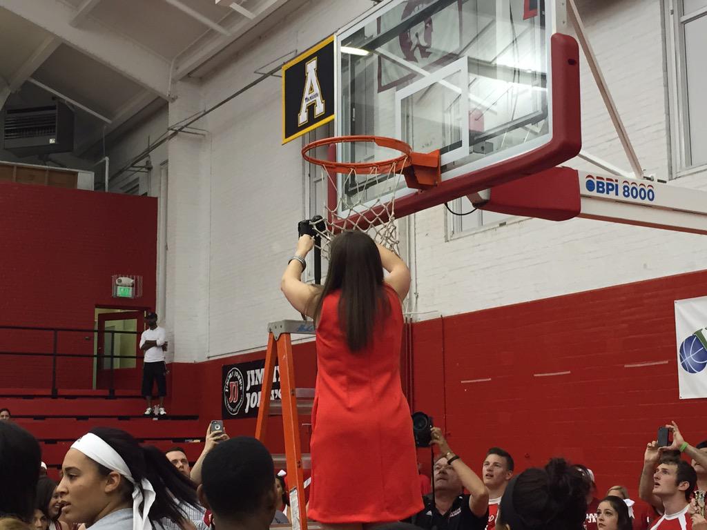 SallieGuillory's tweet photo. ❤️❤️RT @espn1420: .@CoachSallie Guillory gets called over by her players to take a cut at the net.
#WBIChampionship http://t.co/gKbjJb2cOv
