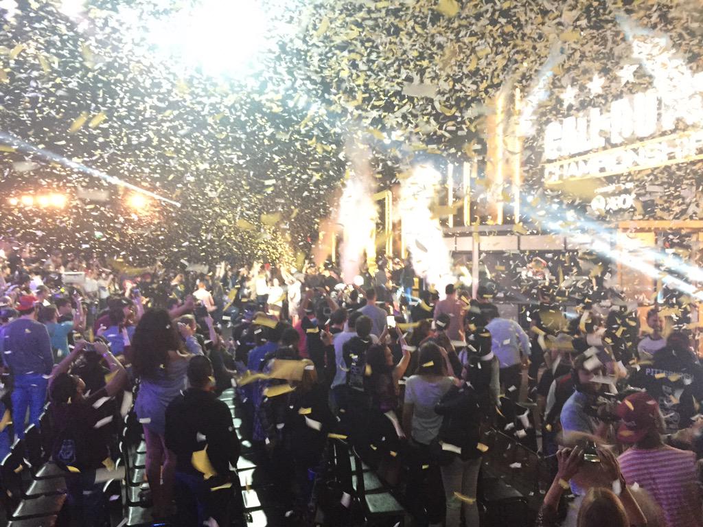 OMGitsAliA's tweet photo. Crazy finals - Congrats to the Denial squad on winning #CODChamps2015 ! http://t.co/4aaS3L31rC