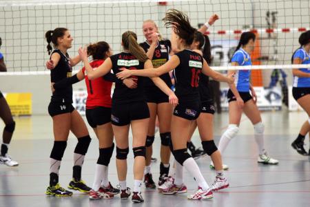 ESPvoley's tweet photo. EspMundo: @DauphinesDh de @MJcorralbouza, @AlbaSanchez_5 @paulacebollada jugará la final por el título de liga http://t.co/TkDqhQooxw
