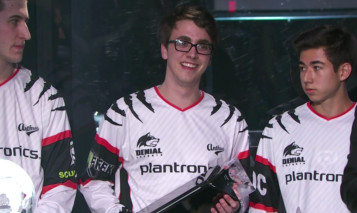 iTzDynamic's tweet image. Congratulations to @Clayster for receiving the #CoDChampsMVP Award #CODChamps2015