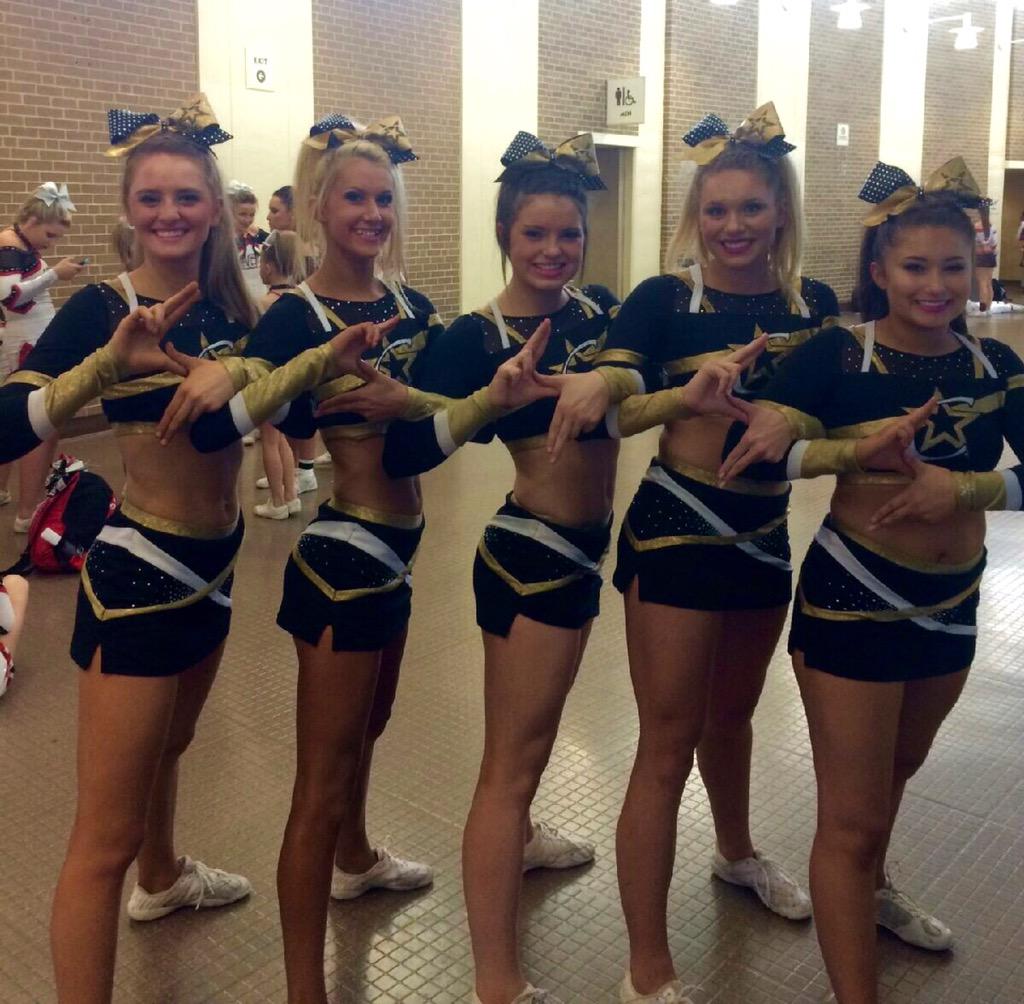 mhagelstein2010's tweet photo. @ChampionCheerAS  #CrownSC  Lightning girls http://t.co/1mk0ZfOXYd